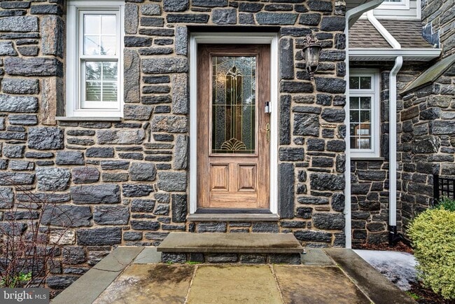 Building Photo - 2 Greystone Cir