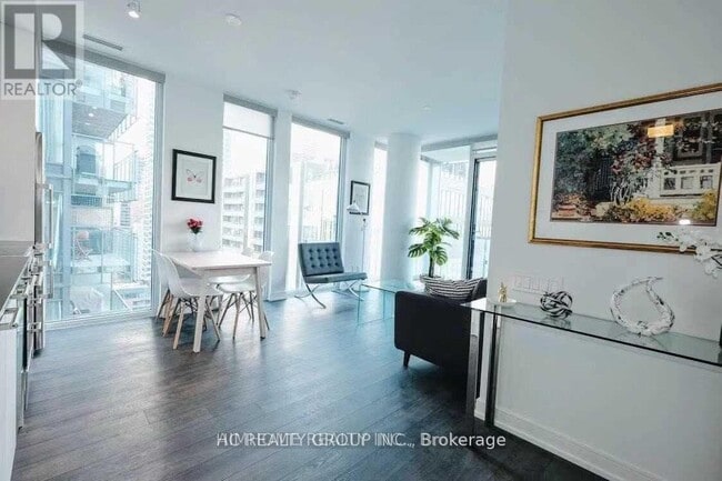 Photo - 28 Wellesley St E Unit 2009