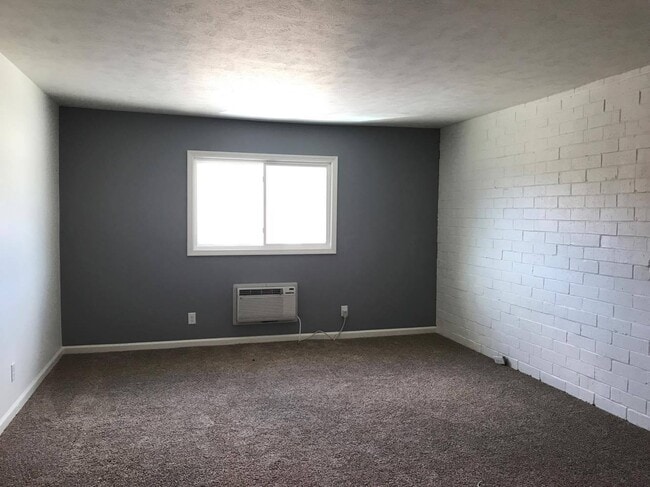 Photo - Pinecrest Apartments