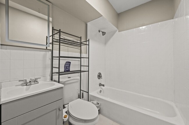 Bathroom - 692 Smith St SW