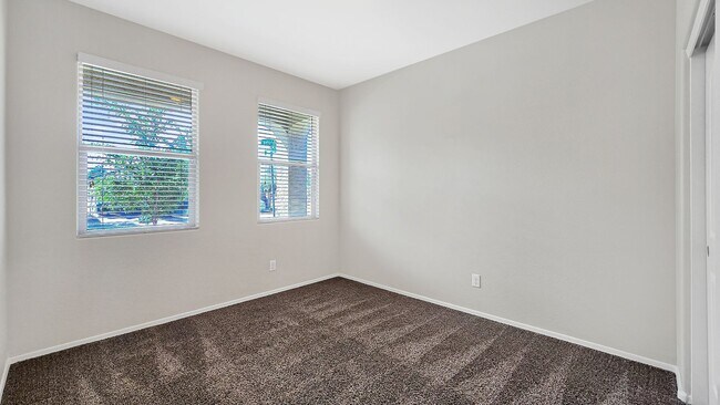 Photo - Excellent price on this 4 bedroom with Upgraded kitchen!