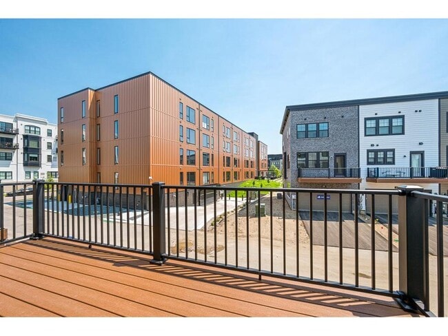 Photo - 848 S Woodlawn Ave