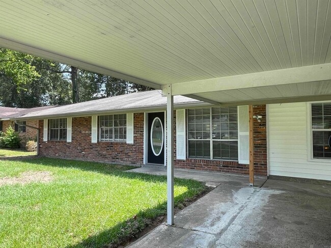 Photo - 331 E Bolivar Dr