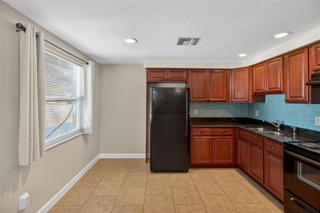 Photo - 3118 Pine Tree Ave