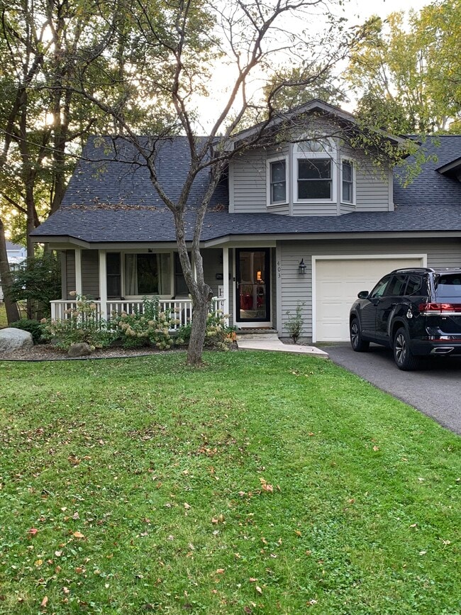 Building Photo - 403 Tamarack St