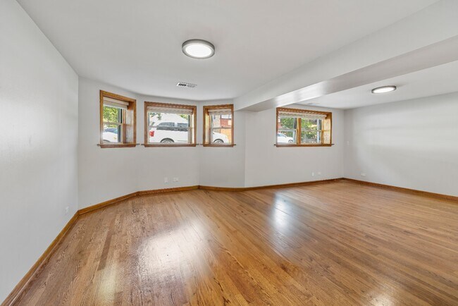 Photo - Garden unit: Renovated 1 bed in Logan Square - Now Leasing! Unit 3225-G