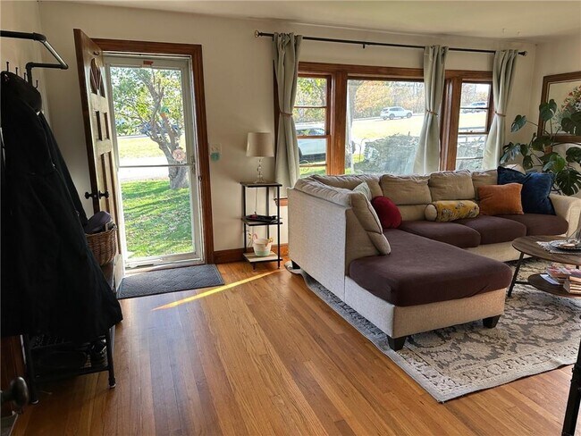 Photo - 749 W Main Rd