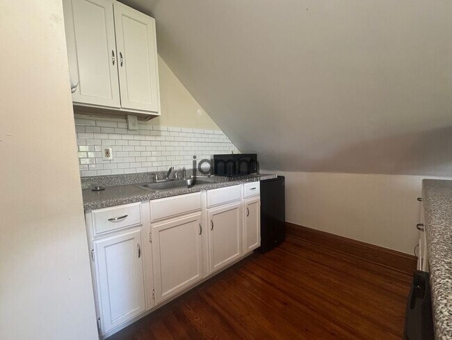 Photo - 3228 E Fairfax Rd