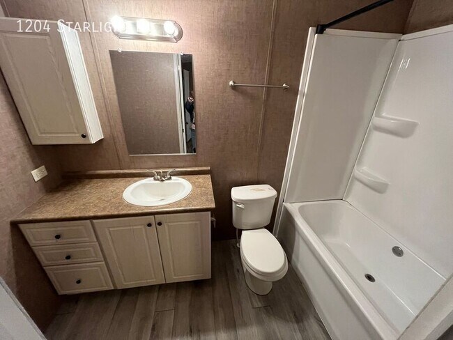 Photo - 1204 NW Starlight Cir