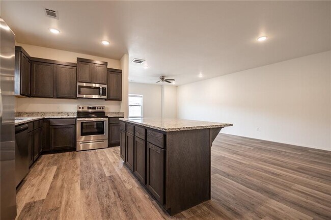 Photo - 825 S Rupple Rd