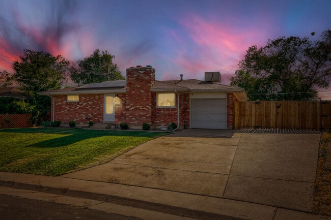 Photo - 8063 Wyandot St