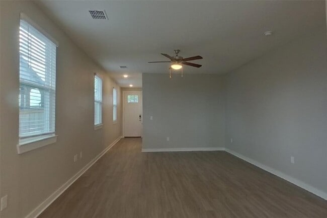 Photo - 445 Raglands Rd