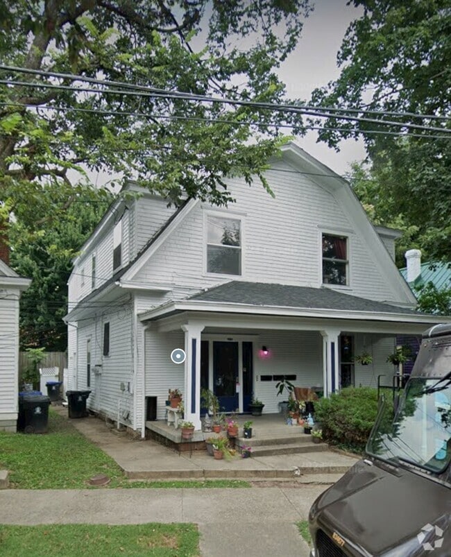 Building Photo - 2119 Grinstead Dr Unit 3 Rental
