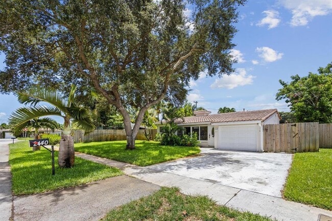 Building Photo - 2440 SW 16th St
