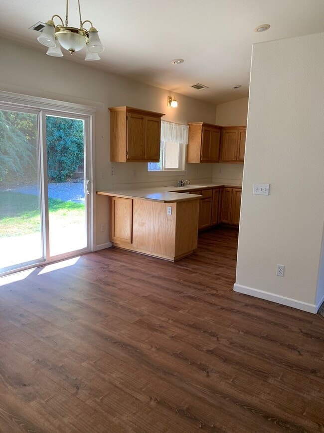 Photo - 1543 Lakeside Dr