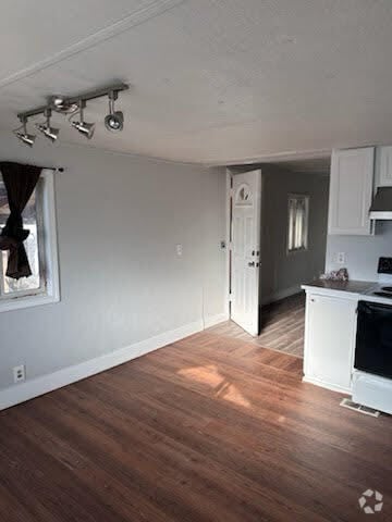 Building Photo - 1317 E Elgin St Rental