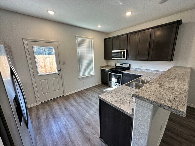 Photo - 16492 Moss Ln