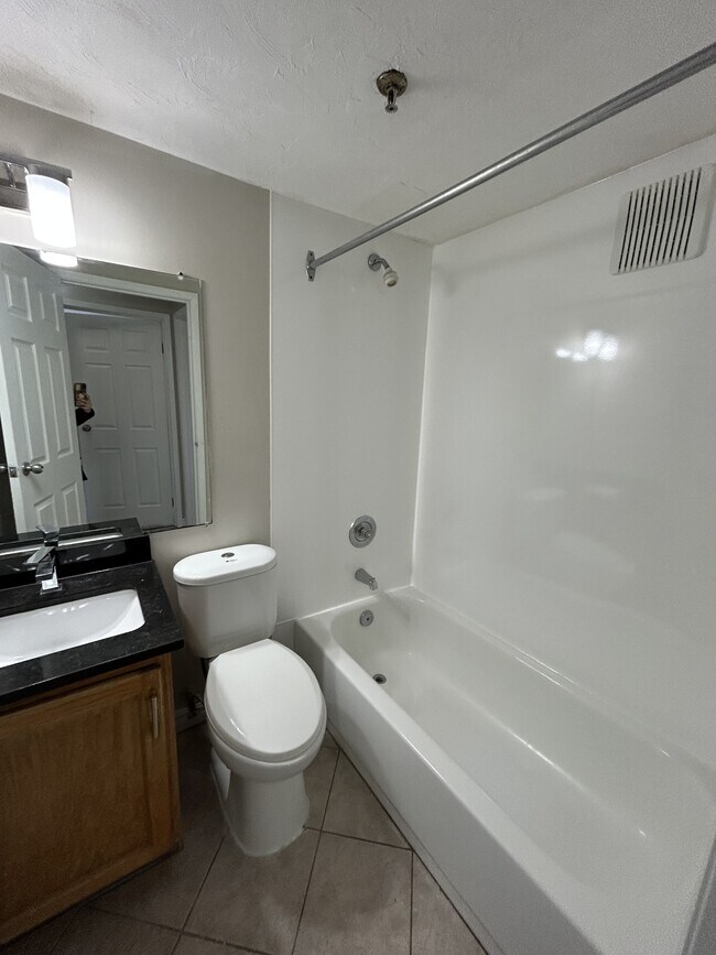 Photo - 5778-5778 South St Unité 303