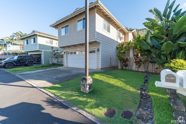 Building Photo - Immaculate 3bd/2.5 SF Home With Upstairs O...