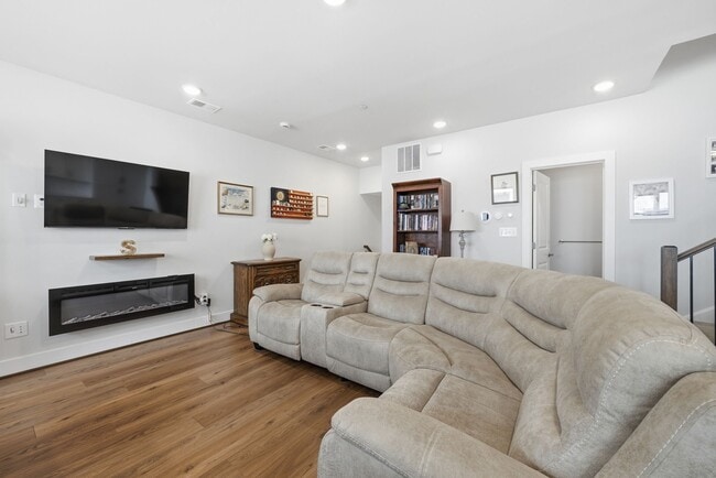 Photo - 4927 Eisenhower Ave