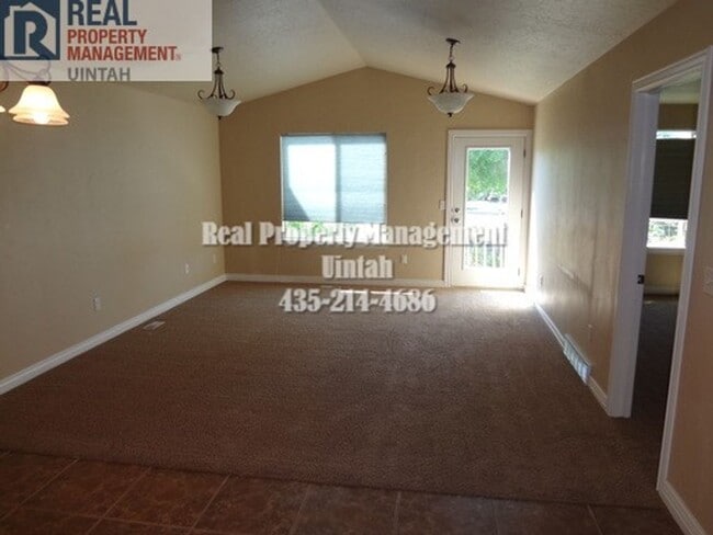 Photo - 3 Bedroom Condo With 2 Car Garage.