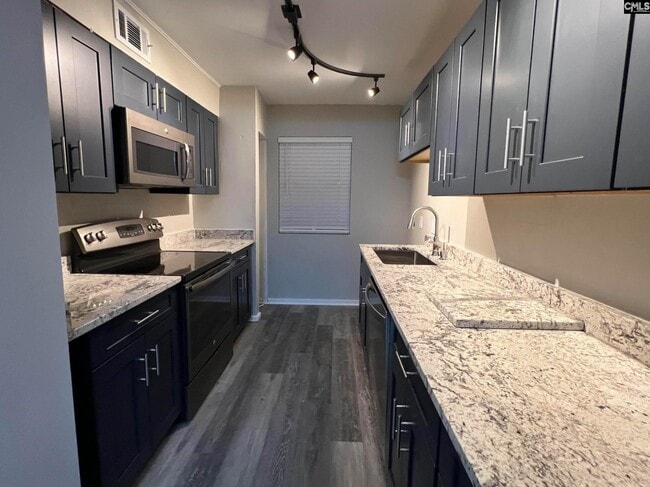 Building Photo - 1208 Bush River Rd Rental