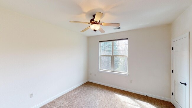 Photo - Delafield Lakes Apartments