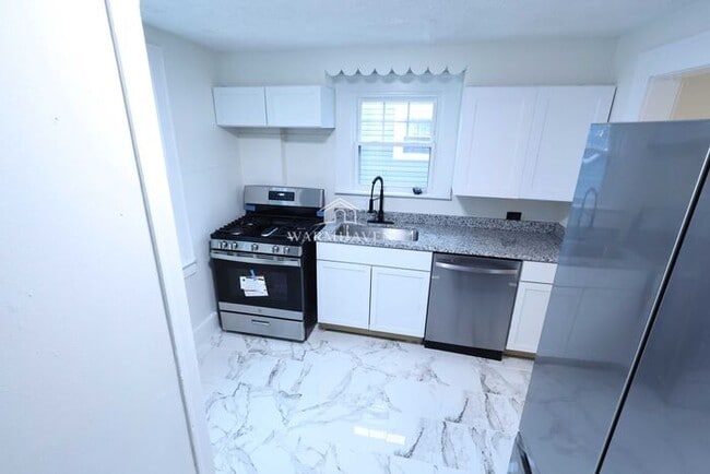 Photo - 961 Lawton St