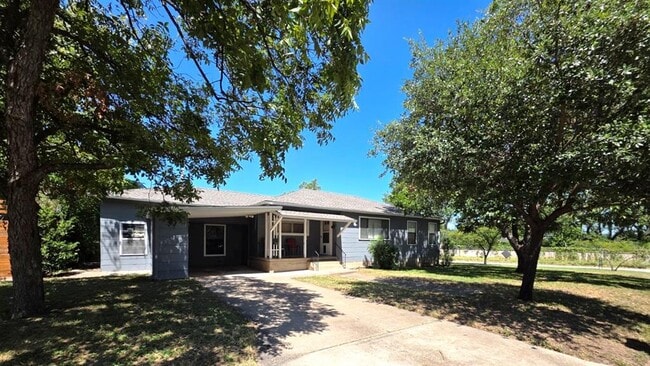 Photo - 1028 Ellingson Ln