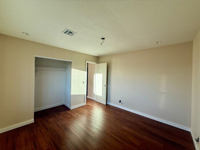 Photo - Long term - unfurnished - Recently remodeled