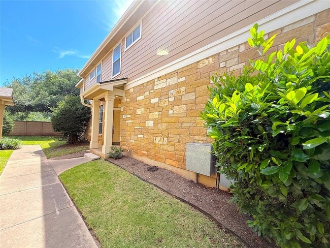 Photo - 16100 S Great Oaks Dr Unit 302