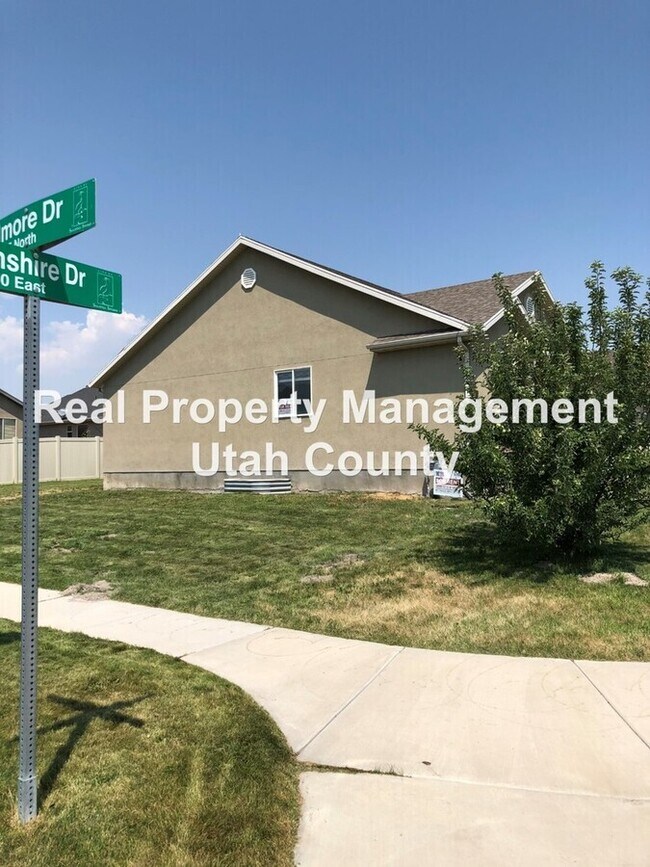 Photo - 749 North Devonshire Drive