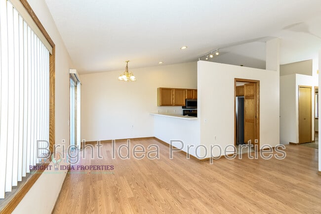 Photo - 2737 Douglas Dr N