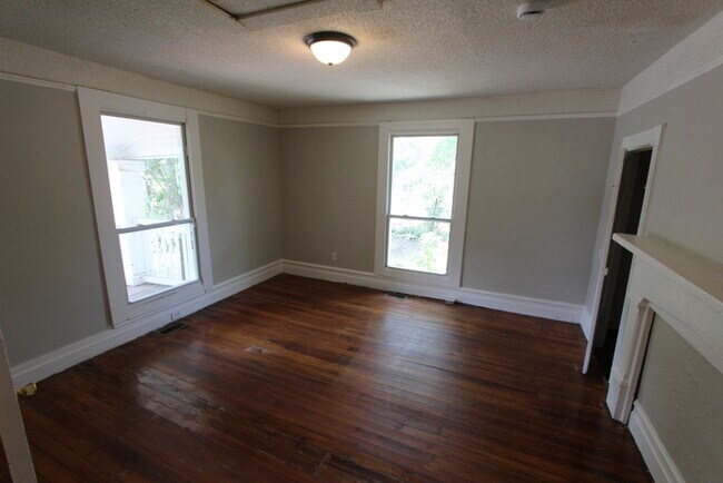 Photo - 442 Hall St