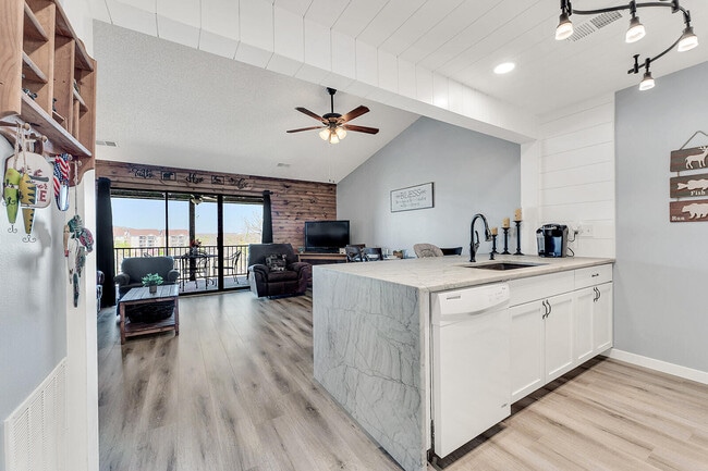 Building Photo - 133 Troon Dr Unit 11