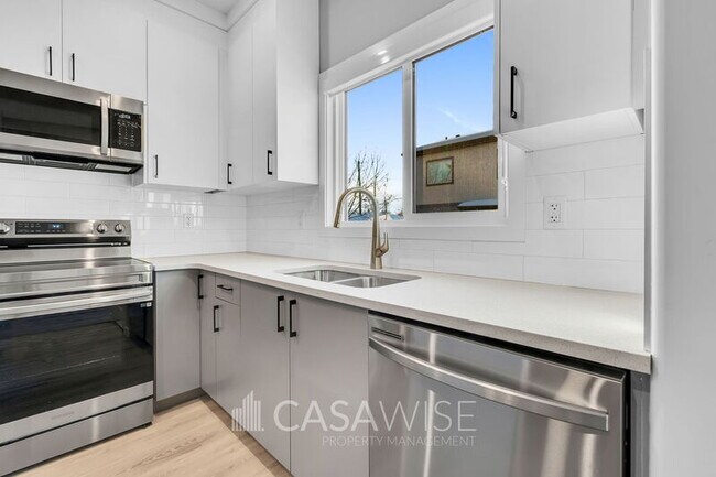 Photo - 9350-9154 154 St