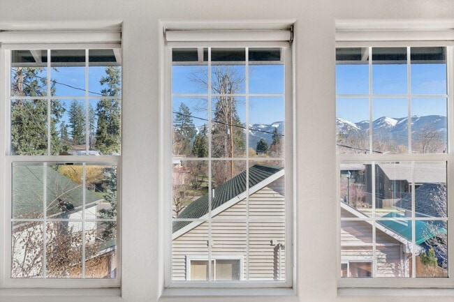 Photo - Cute Whitefish Home close to the Footbridge