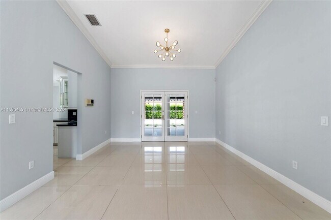 Photo - Winged Foot Drive, Hialeah, FL 33015 - 4 B...