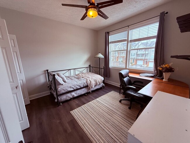 Photo - 170 Blue Leaf Dr NW