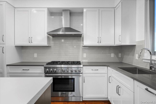 Building Photo - 422 E Boston Post Rd Unit 304 Rental