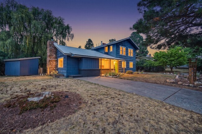 305 Mesa Dr