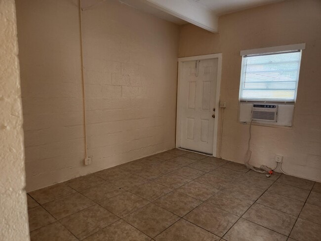 Photo - 620 20th St Unidad 4