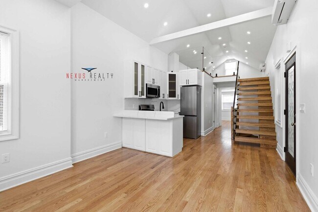 Photo - 21-28-28 48th St