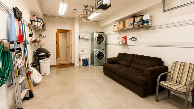 5880 W Sample Rd Unidad 105