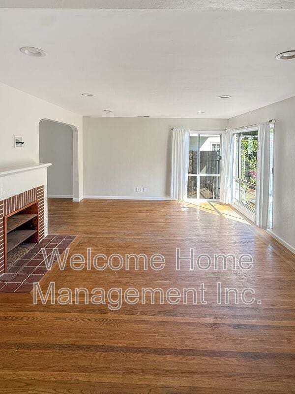 Photo - 184 Farrelly Dr