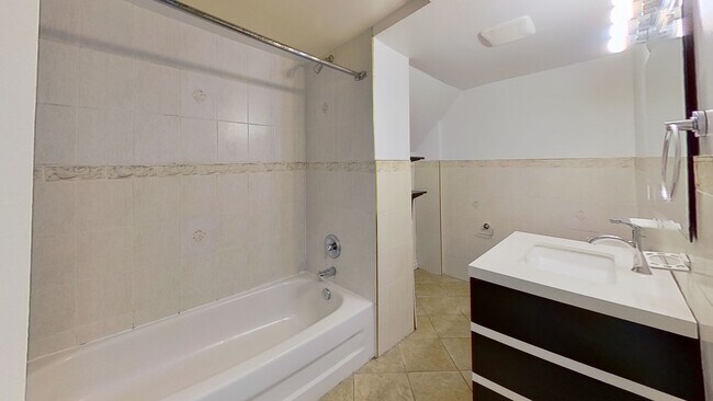 Photo - 157 Spadina Rd Unit 1