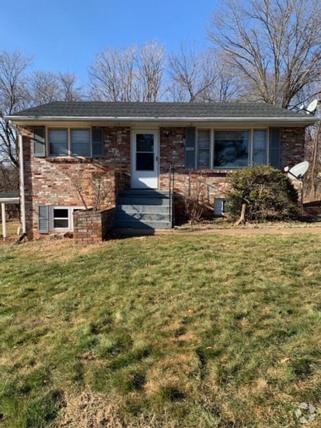 Building Photo - 2 Bedroom  1 bath located in Madison Heights. Rental