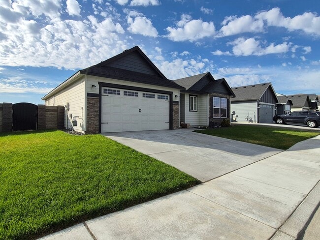 Photo - Charming 3-Bedroom, 2-Bath Home with Spaci...