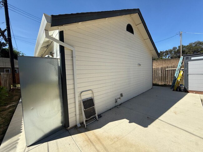 Photo - AVAILABLE NOW! Newly Remodeled 1 bedroom, 1 bath in downtown area, won't last long!