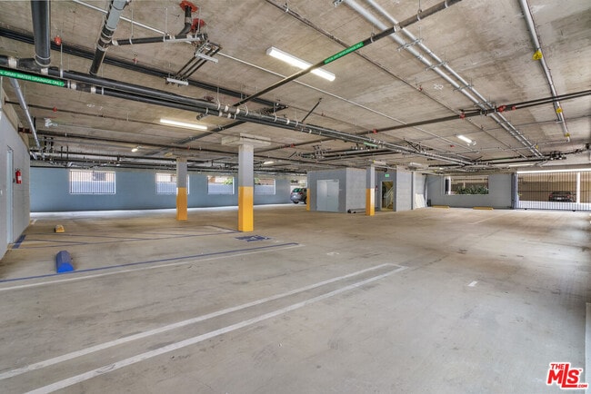 Photo - 1832 S Barrington Ave Unit 202